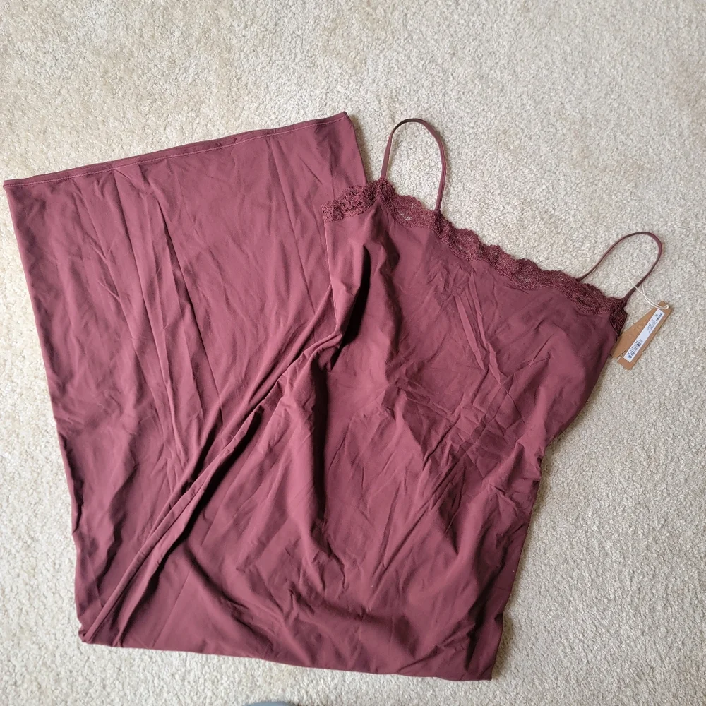 SKIMS Oxblood Fits Everybody Lace Long Dress NWT 2X - Picture 4 of 6